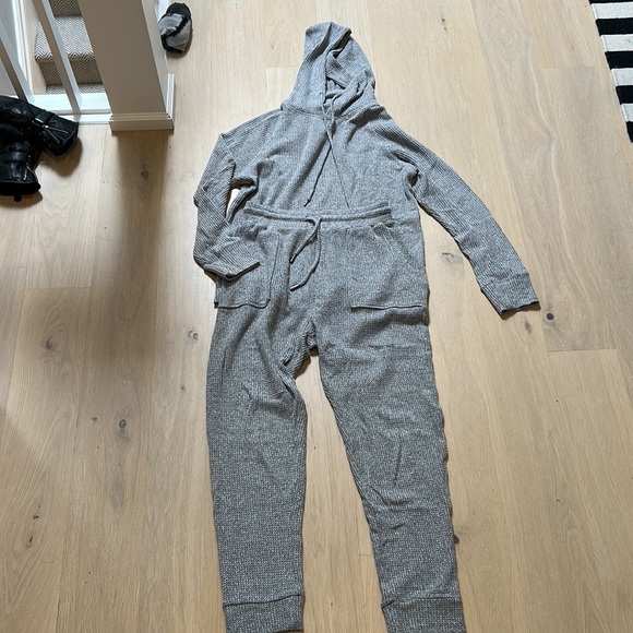 2 Piece Set! Grey waffle hoodie and pants set! - Picture 3 of 9
